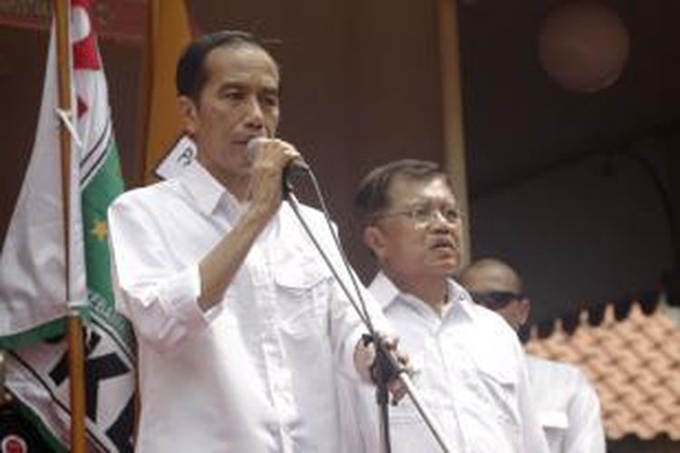 Joko Widodo dan Jusuf Kalla memberikan pidato politik saat deklarasi pasangan calon presiden dan calon wakil presiden di Gedung Joeang 45, Jakarta, Senin (19/5/2014).