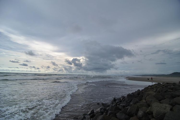 Pantai Cipatujah, salah satu tempat wisata Tasikmalaya.