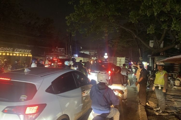 Arus Lalu Lintas di Sekitar Pasar Cimanggis Tangsel Macet Usai Terjadi Ledakan