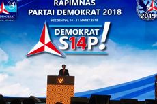 Pakai Jas Biru, Jokowi Hadiri Rapimnas Demokrat