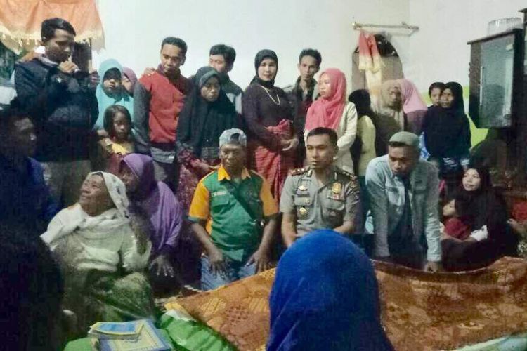 Jenazah korban saat disemayamkan di rumah duka, Jumat (2/6/2017).