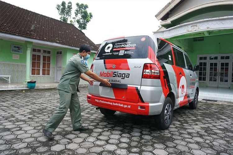 Mobil siaga desa digunakan untuk membantu pelayanan warga. 