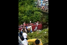 Bus Pariwisata Terjun ke Sungai di Guci Tegal, Warga: Lagi Parkir, Mesin Nyala, Tiba-tiba Jalan Sendiri