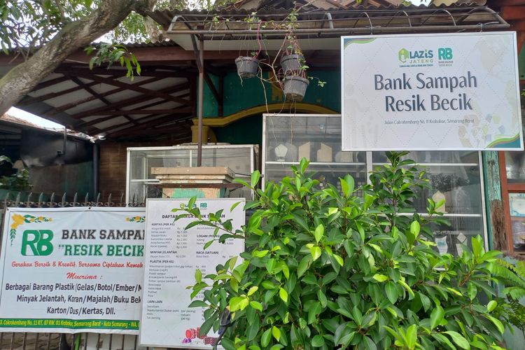 Bank Sampah Resik Becik di Krobokan, Semarang Barat, Kota Semarang, Jawa Tengah.