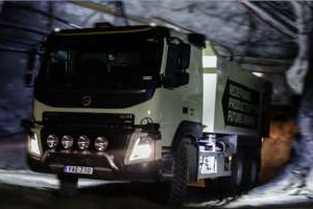 Truk otonomos milik Volvo Trucks yang diuji di bawah tanah.