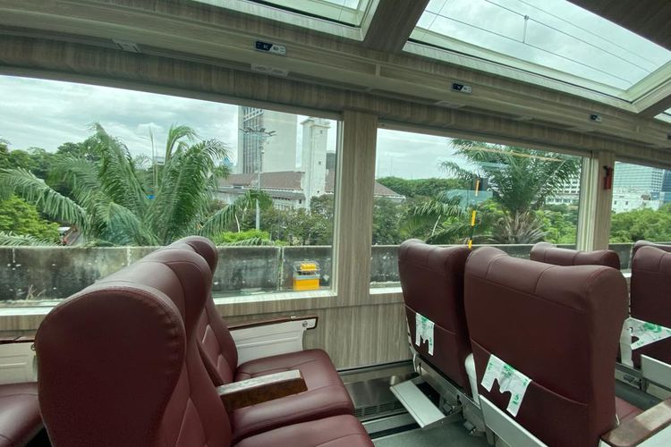 Interior bagian dalam kereta Panoramic yang baru diluncurkan PT KAI dalam soft launching 24 Desember 2022-8 Januari 2023. 