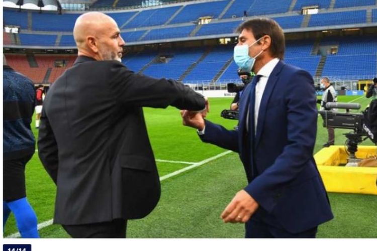 Pelatih AC Milan Stefano Pioli (kiri) dan juru taktik Inter Milan Antonio Conte