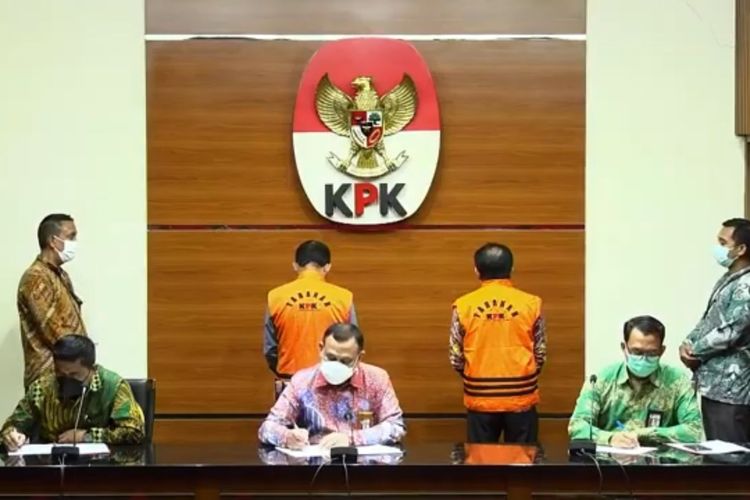 Komisi Pemberantasan Korupsi (KPK) menetapkan Bupati Banjarnegara Budhi Sarwono sebagai tersangka dalam kasus dugaan korupsi terkait pengadaan barang dan jasa di Pemerintah Kabupaten Banjarnegara Tahun 2017-2018. pada Jumat (3/9/2021).