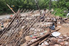 Bangunan Dapur Rumah Warga Tiba-tiba Ambruk, Diduga akibat Proyek Ring Road di Tuban