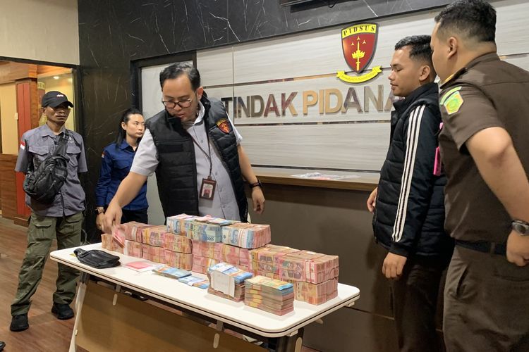 Kejati Jatim Tetapkan 3 Tersangka Atas Dugaan Korupsi Izin di Dinas ESDM