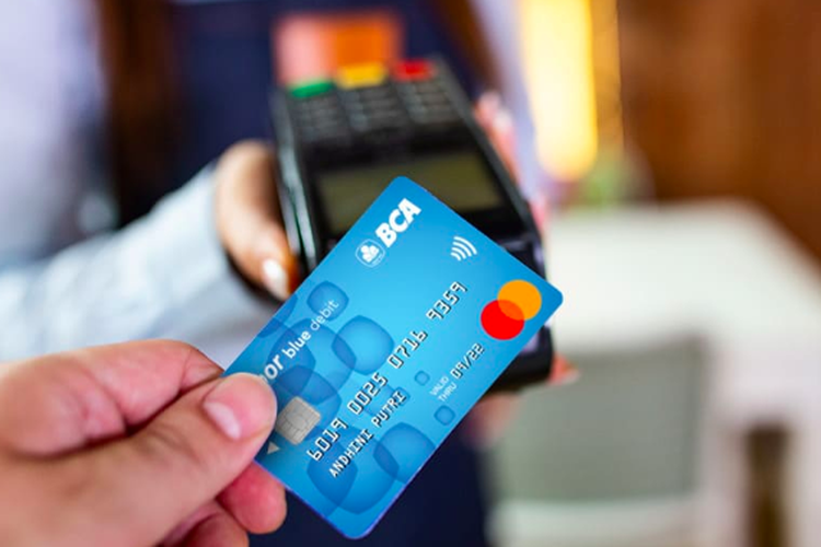 Cara mendapatkan kartu debit BCA contactless. Cara membuat kartu debit BCA contactless.