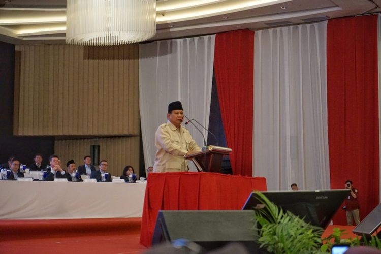 Calon presiden nomor urut 02 Prabowo Subianto saat memberikan pidato kebangsaan bertajuk Mewujudkan Swasembada Energi, Pangan dan Air itu digelar di Grand Ballroom Hotel Po, Semarang, Jumat (15/2/2019) sore.