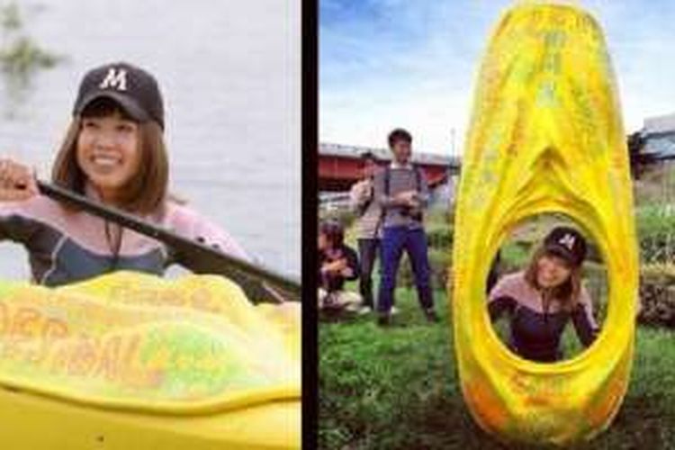 Megumi Igarashi dan patung perahu hasil karya seninya.