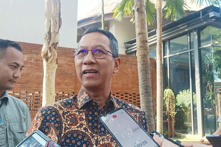 Pj Gubernur DKI Jakarta, Heru Budi Hartono ketika memberikan keterangan kepada wartawan di kawasan Senayan, Jakarta, Jumat (22/9/2023).