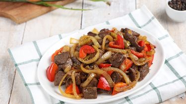 Resep Daging Sapi Lada Hitam, Dagingnya Empuk Bumbunya Meresap!