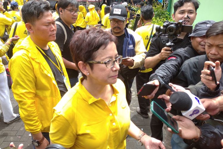 Anggota Partai Golkar, Nurul Arifin di acara konsolidasi Partai Golkar di Grand Ball Room Sudirman, Kota Bandung, Jawa Barat, Jumat (19/1/2024).