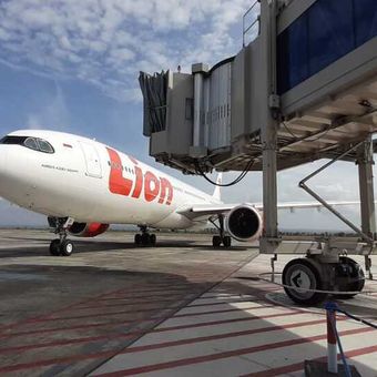 Ilustrasi Pesawat Lion Air. Sederet fakta kasus penumpang pesawat Lion Air yang kehilangan perhiasan emas karena kopernya dibobol.