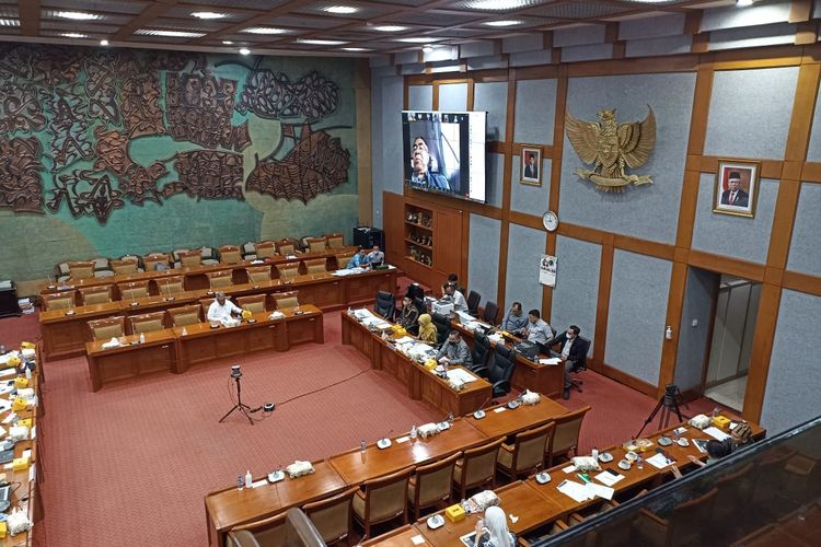 Rapat Dengar Pendapat Umum (RDPU) antara persatuan guru bersama Komisi X DPR RI di Kompleks DPR RI Senayan, Jakarta, Senin (5/9/2022). 