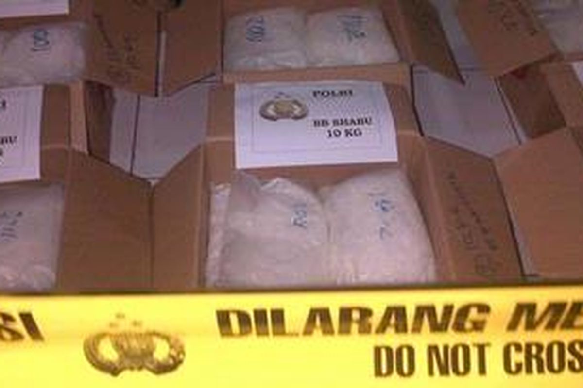 Sebanyak 252 kilogram sabu diamankan oleh Bareskrim mabes Polri di Perumahan Citra 1 jalan Alam Raya Blok B2 No 11 Kelurahan Kalideres, Jakarta Barat pada Jumat (30/11/2012). Dari penangkapan ini polisi menangkap 1 tersangka Warga Negara Malaysia dan 4 orang WNI.