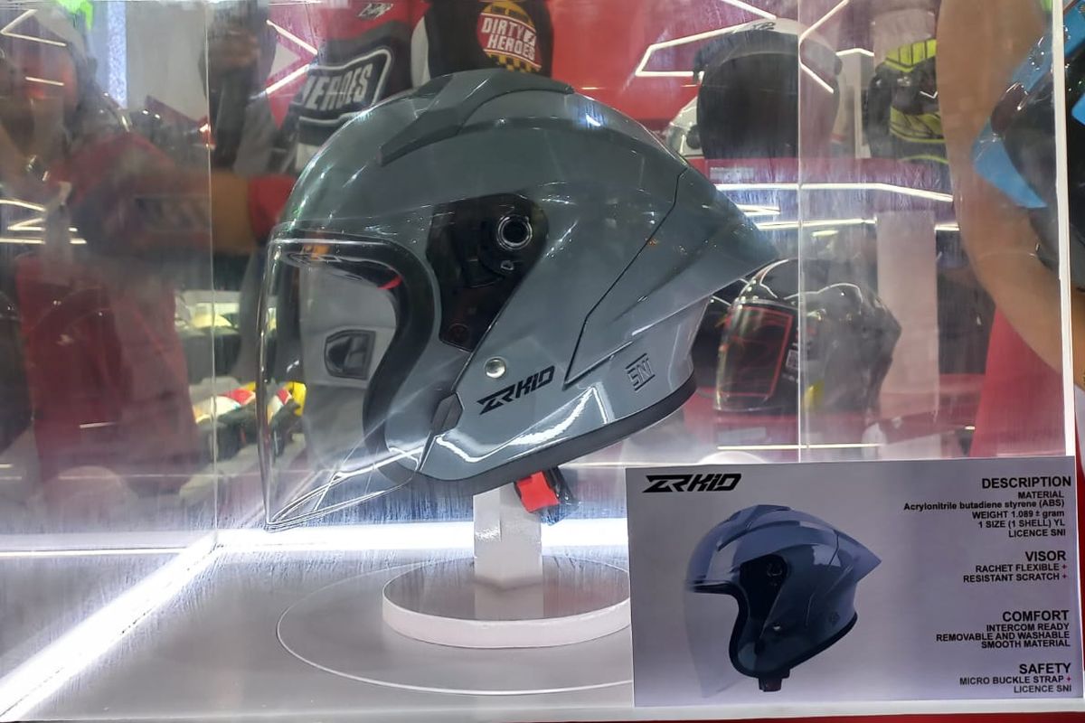 Helm anak kecil JPR ZR Kids diperkenalkan di GIIAS 2024