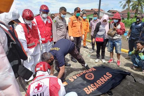TNI AL dan Tim SAR Evakuasi Korban Kapal Tenggelam di Perairan Kalbar
