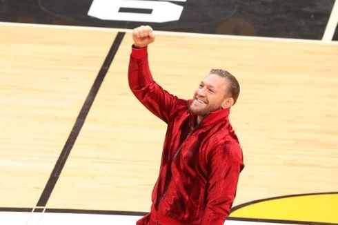 NBA Finals: Maskot Miami Heat Dipukul Conor McGregor, Jatuh KO, Dilarikan ke UGD