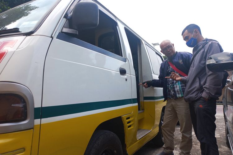 Angkot jurusan Cicalengka-Sumedang di Mapolsek Tanjungsari, Sumedang, Jabar, Kamis (22/9/2022). AAM AMINULLAH/KOMPAS.com