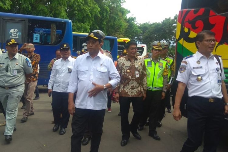 Menhub Cek Langsung Kelayakan Bus Wisata Di Candi Borobudur