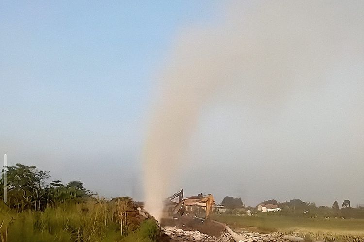 Semburan Air dan Gas di Bekasi Picu Kepanikan, Satu Warga Dirawat