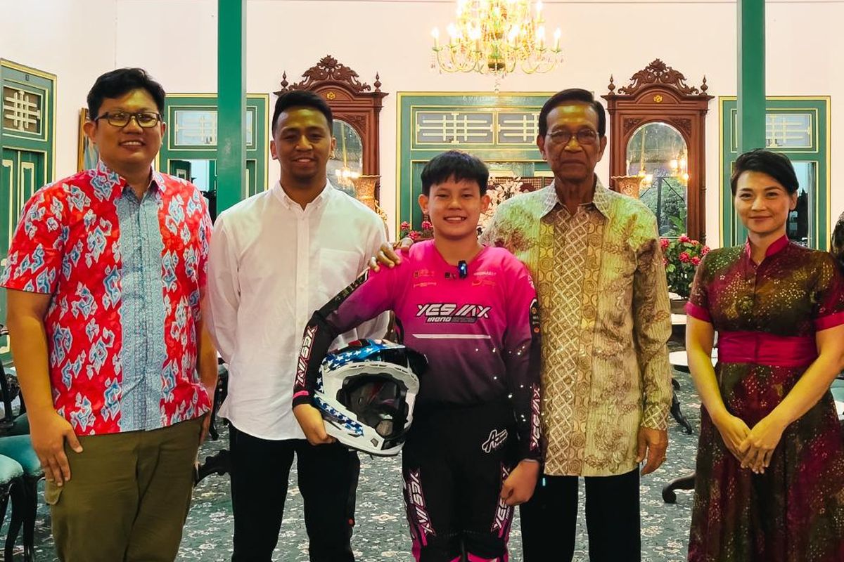 Pebalap muda asal Yogyakarta mendapatkan pesan dari Sri Sultan HB X saat sowan bersama orangtuanya.