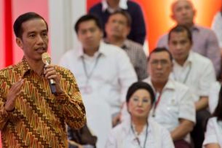Joko Widodo tengah memaparkan visi misinya saat debat capres ketiga di Hotel Holiday Inn, Kemayoran, Jakarta Utara, Minggu (22/6/2014).
