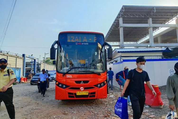 Bus TransJakarta nomor 12A tujuan Pelabuhan Kali Adem, Muara Angke, Jakarta Utara, pada Kamis (1/6/2023).