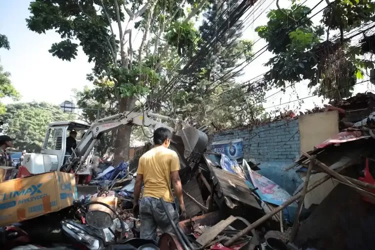 58 Bangunan Liar di Jalan Rajawali Bandung Dibongkar, Berdiri di Trotoar dan Drainase