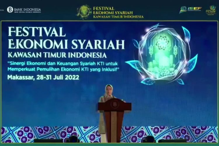 Deputi Gubernur Bank Indonesia Aida S. Budiman saat membuka Festival Ekonomi Syariah Kawasan Timur Indonesia, Kamis (28/7/2022).