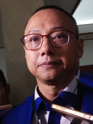 Sekretaris Jenderal DPP Partai Amanat Nasional (PAN), Eddy Soeparno masih enggan mengungkapkan apakah partainya akan mendukung Joko Widodo dalam pemilihan presiden (Pilpres) 2019 mendatang. Jakarta, Jumat (13/10/2017).