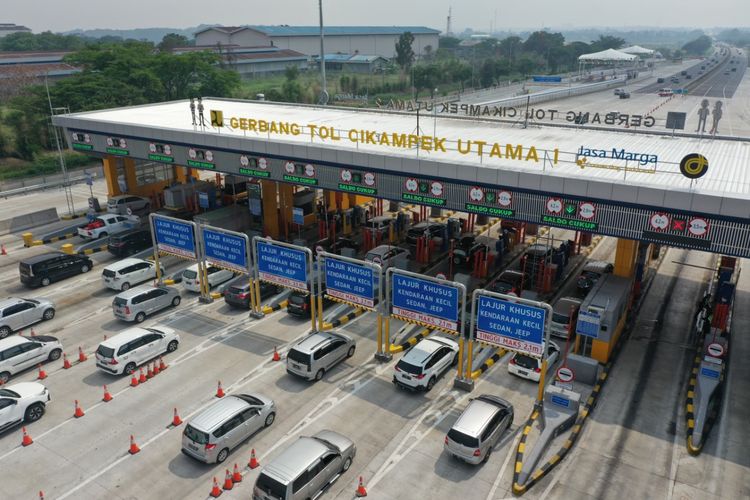 Gerbang Tol (GT) Cikampek Utama 1 Jalan Tol Jakarta-Cikampek (Japek).