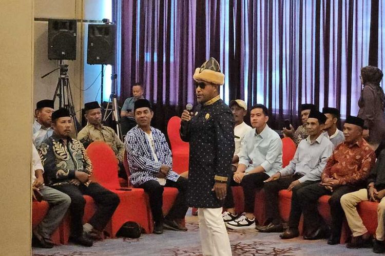 Pertemuan cawapres nomor urut 2, Gibran Rakabuming Raka, dengan puluhan raja di Kota Ambon pada 8 Januari 2024. Pertemuan ini dinilai Bawaslu punya potensi ada pelanggaran kampanye.