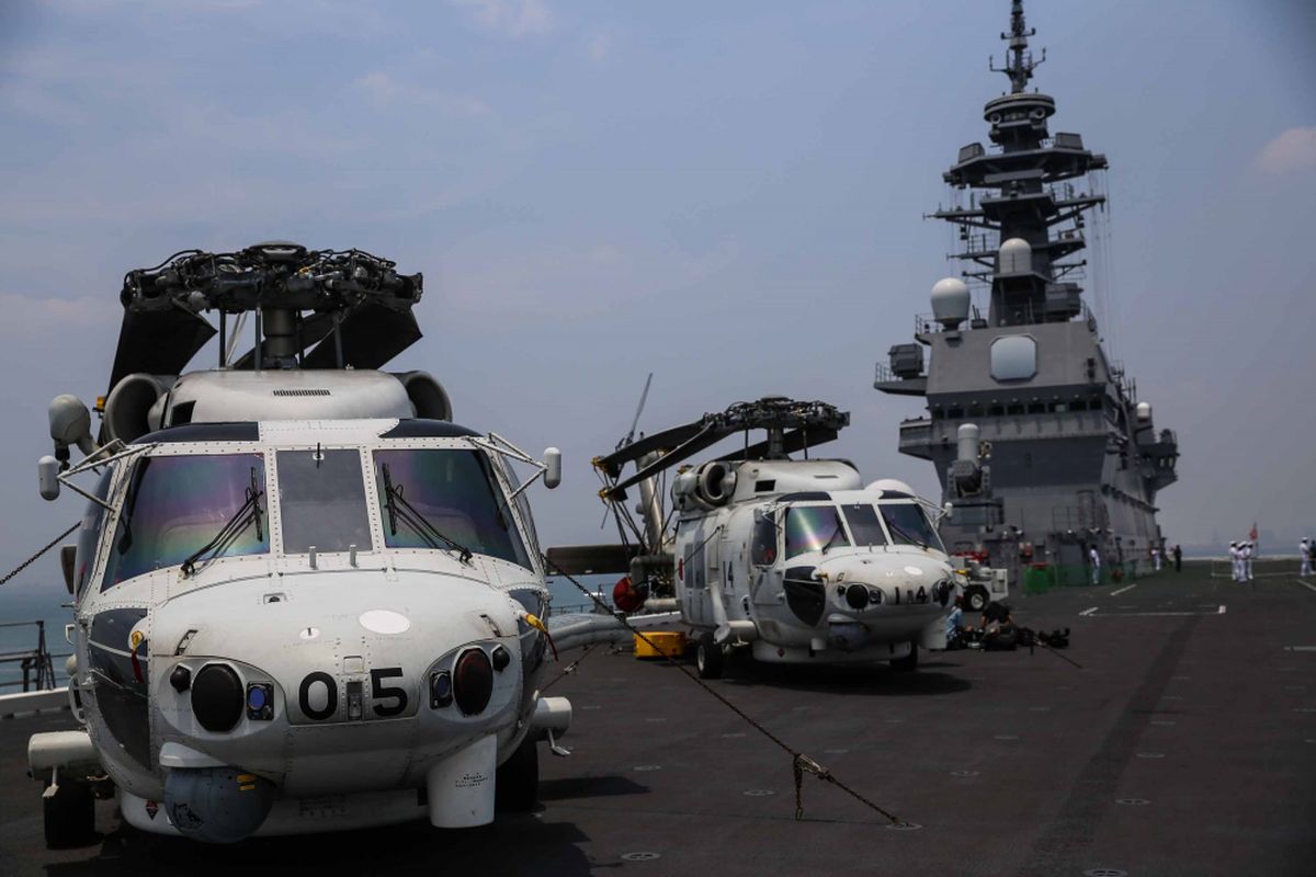 Kapal Perang JS KAGA DDH-184 asal Jepang tiba di Pelabuhan Tanjung Priok, Jakarta Utara, Selasa (18/9/2018). Sebanyak tiga unit kapal perang milik Angkatan Laut Jepang ( JS Kaga, JS Inazuma, dan JS Suzutsuki ) singgah di perairan Teluk Jakarta dan Pelabuhan Tanjung Priok hingga Sabtu (22/9/2018) mendatang dan dalam misi untuk mengikuti latihan bersama sejumlah angkatan laut beberapa negara Asia-Pasifik, termasuk Indonesia.