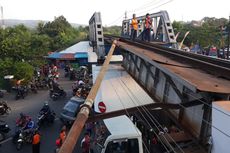 Jembatan Rel Ditabrak Truk, Jadwal KA di Stasiun Malang Terganggu