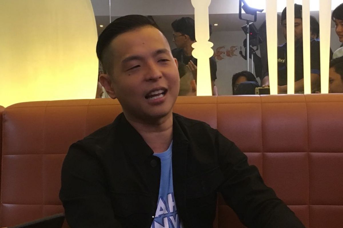 Ernest Prakasa saat diwawancarai di Hong Kong Kafe, Menteng, Jakarta Pusat, Selasa (9/1/2018).