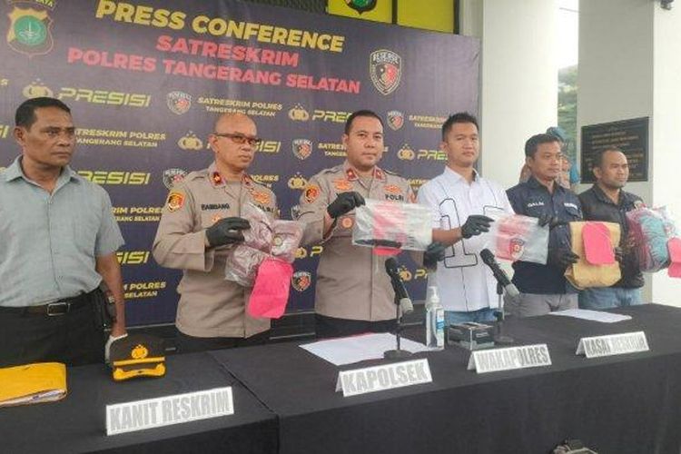 Kepolisian Resor Tangerang Selatan merilis kasus pembunuhan penjaga warteg di Curug, Tangerang, Rabu (1/3/2023). 

