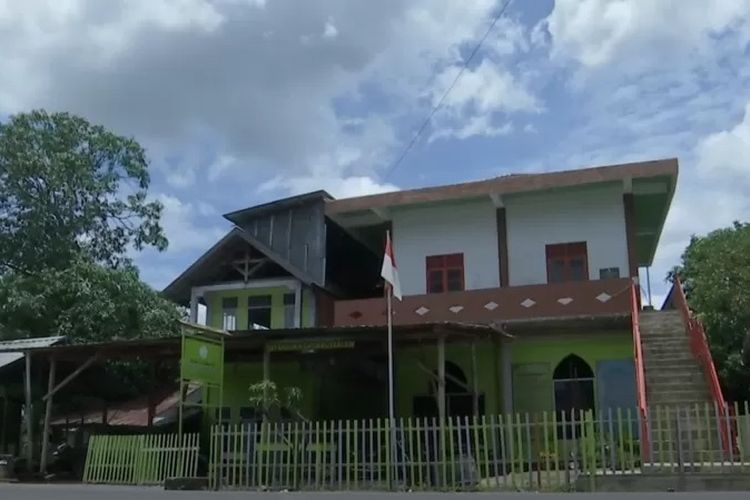 ?Bangunan Dayah Diniyah Darussalam di Aceh yang sederhana.