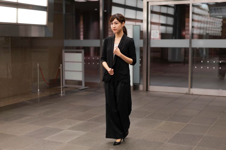 7 Fashion Item yang Harus Dihindari Pemilik Badan Segitiga Terbalik