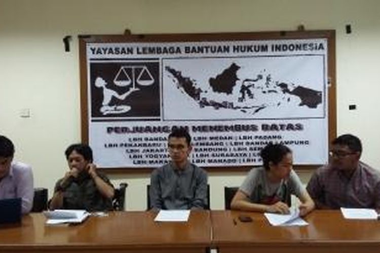 Konferensi pers Koalisi Pemantau Peradilan di Kantor YLBHI, Jakarta Pusat, Rabu (18/11/2015).