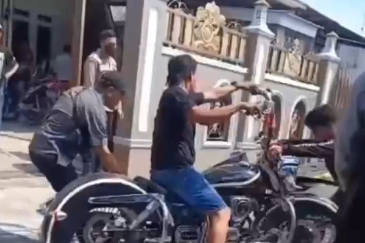 Kasus Korupsi Bupati Pemalang, KPK Sita Tiga Sepeda Motor Mewah Saat Penggeledahan Rumah Orang Dekat