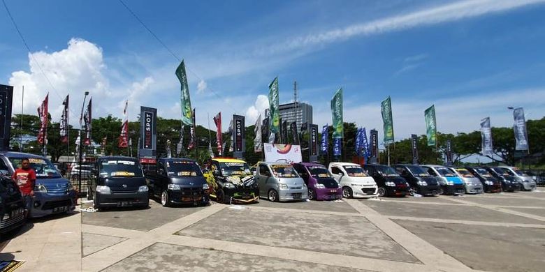 Modifikasi mobil Daihatsu di ajang Daihatsu Dress-up Challenge di IIMS Makassar 