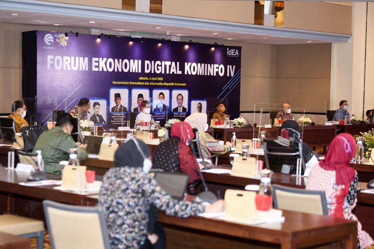 Menteri Komunikasi dan Informatika Johnny G Plate dalam Forum Ekonomi Digital IV: Platform Digital Marketplace yang berlangsung secara hibrida dari Hotel Grand Hyatt, Jakarta Pusat, Senin (04/04/2022). 