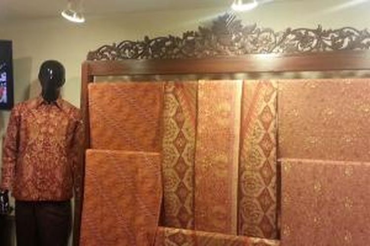 Beberapa koleksi Batik Nyonya Indo di Hyatt Regency Yogyakarta.