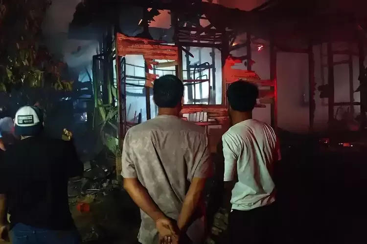 Rumah Tua di Tapsel Ludes Terbakar, Pemilik: Cuma Bisa Selamatkan Mama