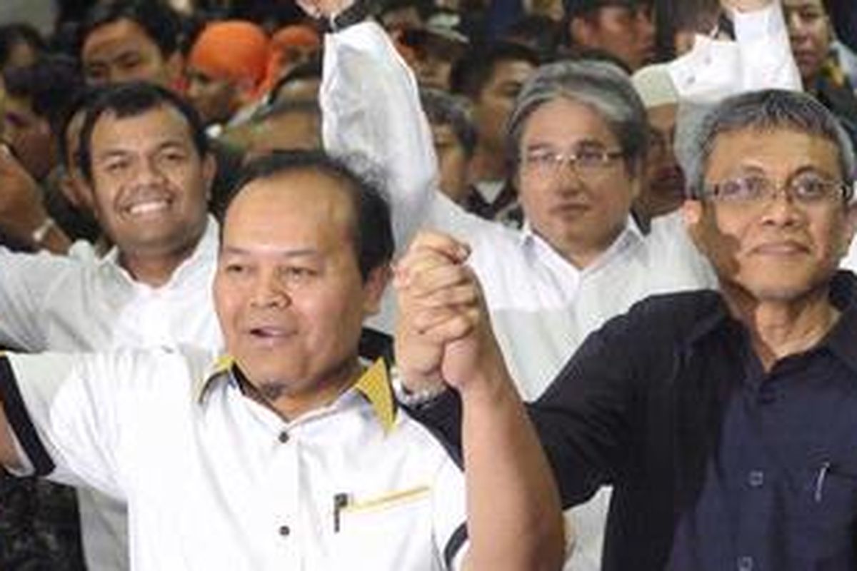 Pasangan calon Gubernur-Wakil Gubernur DKI Jakarta Hidayat Nur Wahid -Didik J Rachbini yang diusung Partai Keadilan Sejahtera mendaftarkan diri ke Kantor KPU Jakarta, Senin (29/3/2012).